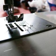 mantenimiento de tu máquina de coser zona de arrastre