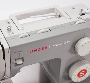 Singer 4411 Heavy Duty canillero