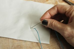 coser a mano